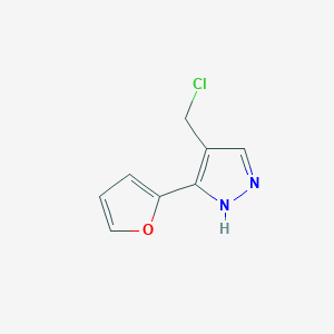 molecular formula C8H7ClN2O B1492679 4-(氯甲基)-3-(呋喃-2-基)-1H-吡唑 CAS No. 2091713-90-3
