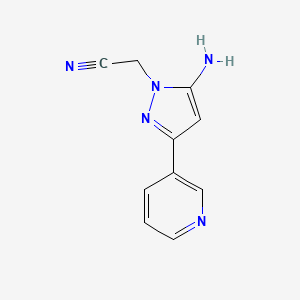 molecular formula C10H9N5 B1492823 2-(5-amino-3-(pyridin-3-yl)-1H-pyrazol-1-yl)acetonitrile CAS No. 2092793-84-3