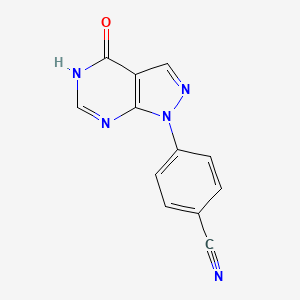 molecular formula C12H7N5O B1493734 4-{4-oxo-1H,4H,5H-pyrazolo[3,4-d]pyrimidin-1-yl}benzonitrile CAS No. 1094828-05-3