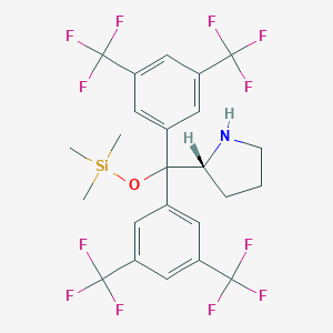 molecular formula C24H23F12NOSi B150048 (R)-2-(Bis(3,5-bis(trifluoromethyl)phenyl)((trimethylsilyl)oxy)methyl)pyrrolidine CAS No. 908303-26-4