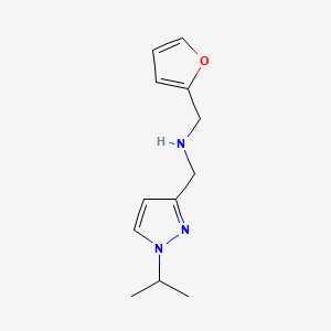 molecular formula C12H17N3O B15049700 [(furan-2-yl)methyl]({[1-(propan-2-yl)-1H-pyrazol-3-yl]methyl})amine 