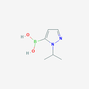 molecular formula C6H11BN2O2 B150827 (1-Isopropyl-1H-pyrazol-5-yl)boronic acid CAS No. 839714-33-9