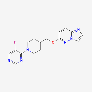 molecular formula C16H17FN6O B15115841 5-Fluoro-4-[4-({imidazo[1,2-b]pyridazin-6-yloxy}methyl)piperidin-1-yl]pyrimidine 