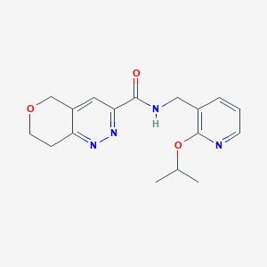 molecular formula C17H20N4O3 B15121034 N-{[2-(propan-2-yloxy)pyridin-3-yl]methyl}-5H,7H,8H-pyrano[4,3-c]pyridazine-3-carboxamide 