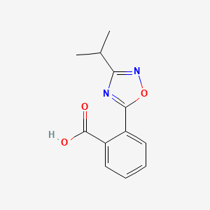 molecular formula C12H12N2O3 B1517265 2-[3-(Propan-2-yl)-1,2,4-oxadiazol-5-yl]benzoic acid CAS No. 1038375-52-8