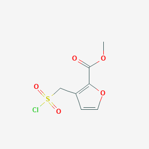 molecular formula C7H7ClO5S B1519675 methyl 3-[(chlorosulfonyl)methyl]furan-2-carboxylate CAS No. 1114823-97-0