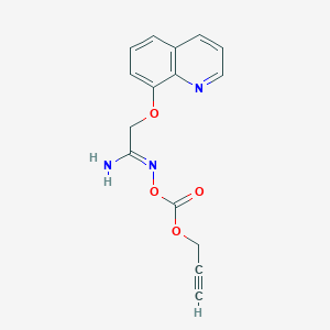 molecular formula C15H13N3O4 B15208987 N-(((Prop-2-yn-1-yloxy)carbonyl)oxy)-2-(quinolin-8-yloxy)acetimidamide 