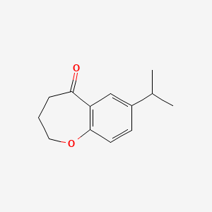 molecular formula C13H16O2 B1521699 7-(丙-2-基)-2,3,4,5-四氢-1-苯并氧杂茚-5-酮 CAS No. 1094350-55-6
