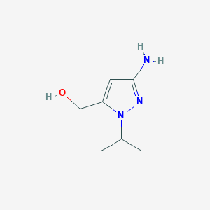 molecular formula C7H13N3O B1522357 (3-Amino-1-isopropyl-1H-pyrazol-5-yl)methanol CAS No. 1245773-09-4