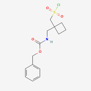 molecular formula C14H18ClNO4S B15239299 Benzyl N-({1-[(chlorosulfonyl)methyl]cyclobutyl}methyl)carbamate 