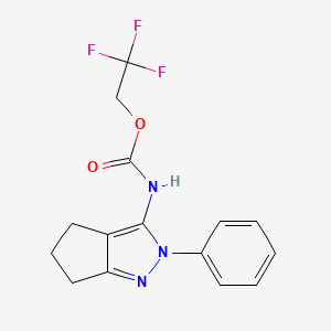 molecular formula C15H14F3N3O2 B1524149 2,2,2-trifluoroethyl N-{2-phenyl-2H,4H,5H,6H-cyclopenta[c]pyrazol-3-yl}carbamate CAS No. 1354951-54-4