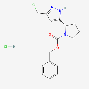 molecular formula C16H19Cl2N3O2 B15253779 benzyl(2S)-2-[5-(chloromethyl)-1H-pyrazol-3-yl]pyrrolidine-1-carboxylatehydrochloride 
