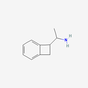 molecular formula C10H13N B1525589 1-{Bicyclo[4.2.0]octa-1,3,5-trien-7-yl}ethan-1-amine CAS No. 3264-33-3
