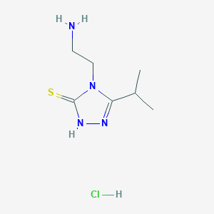 molecular formula C7H15ClN4S B1525780 4-(2-aminoethyl)-5-(propan-2-yl)-4H-1,2,4-triazole-3-thiol hydrochloride CAS No. 1354953-74-4