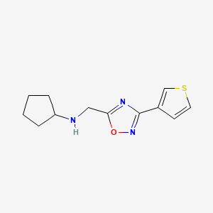 molecular formula C12H15N3OS B1526408 N-{[3-(thiophen-3-yl)-1,2,4-oxadiazol-5-yl]methyl}cyclopentanamine CAS No. 1184152-35-9