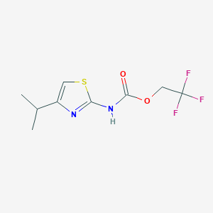 molecular formula C9H11F3N2O2S B1527358 2,2,2-trifluoroethyl N-[4-(propan-2-yl)-1,3-thiazol-2-yl]carbamate CAS No. 1477569-89-3