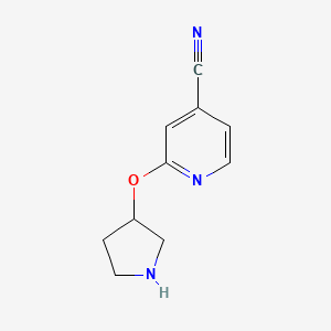 molecular formula C10H11N3O B1527580 2-(Pyrrolidin-3-yloxy)pyridine-4-carbonitrile CAS No. 1249696-54-5