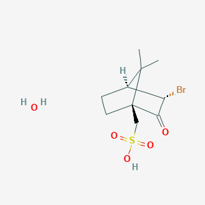 molecular formula C10H17BrO5S B1528066 ((1S,3S,4S)-3-bromo-7,7-dimethyl-2-oxobicyclo[2.2.1]heptan-1-yl)methanesulfonic acid hydrate CAS No. 209736-59-4