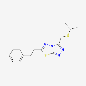 molecular formula C15H18N4S2 B15282232 Isopropyl [6-(2-phenylethyl)[1,2,4]triazolo[3,4-b][1,3,4]thiadiazol-3-yl]methyl sulfide 
