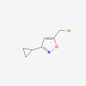 molecular formula C7H8BrNO B1528717 5-(Bromomethyl)-3-cyclopropyl-1,2-oxazole CAS No. 1343224-90-7