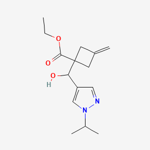molecular formula C15H22N2O3 B15301186 ethyl 1-{hydroxy[1-(propan-2-yl)-1H-pyrazol-4-yl]methyl}-3-methylidenecyclobutane-1-carboxylate 
