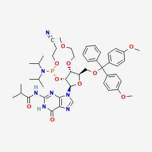 molecular formula C47H60N7O10P B15338530 N-[9-[(2R,3R,4R,5R)-5-[[bis(4-methoxyphenyl)-phenylmethoxy]methyl]-3-[2-cyanoethoxy-[di(propan-2-yl)amino]phosphanyl]oxy-4-(2-methoxyethoxy)oxolan-2-yl]-6-oxo-1H-purin-2-yl]-2-methylpropanamide 