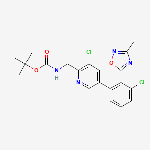 molecular formula C20H20Cl2N4O3 B15356952 tert-butyl N-[[3-chloro-5-[3-chloro-2-(3-methyl-1,2,4-oxadiazol-5-yl)phenyl]pyridin-2-yl]methyl]carbamate 