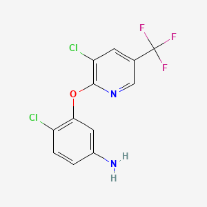 molecular formula C12H7Cl2F3N2O B1590047 4-氯-3-((3-氯-5-(三氟甲基)吡啶-2-基)氧基)苯胺 CAS No. 87170-48-7