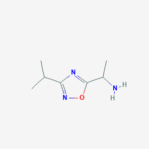 1-(3-Isopropyl-1,2,4-oxadiazol-5-yl)ethanamine