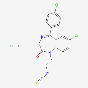 molecular formula C18H14Cl3N3OS B1666713 2H-1,4-苯并二氮杂卓-2-酮，7-氯-5-(4-氯苯基)-1,3-二氢-1-(2-异硫氰酸酯乙基)-，一水合氯化物 CAS No. 103625-22-5