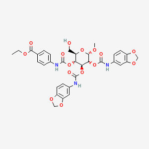 B1667771 Ethyl 4-(((((2R,3R,4S,5R,6S)-4,5-bis((benzo[d][1,3]dioxol-5-ylcarbamoyl)oxy)-2-(hydroxymethyl)-6-methoxytetrahydro-2H-pyran-3-yl)oxy)carbonyl)amino)benzoate CAS No. 1137359-47-7