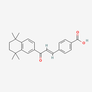 B1668566 4-[3-Oxo-3-(5,5,8,8-tetramethyl-5,6,7,8-tetrahydro-naphthalen-2-YL)-propenyl]-benzoic acid CAS No. 95906-68-6