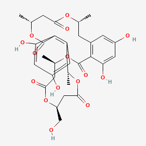 B1678656 (4R,8R,18R,22S,26R)-12,14,30,32-Tetrahydroxy-22-(hydroxymethyl)-4,8,18,26-tetramethyl-3,7,17,21,25-pentaoxatricyclo[26.4.0.010,15]dotriaconta-1(28),10(15),11,13,29,31-hexaene-2,6,16,20,24-pentone CAS No. 141731-76-2