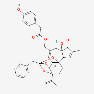 molecular formula C36H38O8 B1683170 (13-benzyl-6-hydroxy-4,17-dimethyl-5-oxo-15-prop-1-en-2-yl-12,14,18-trioxapentacyclo[11.4.1.01,10.02,6.011,15]octadeca-3,8-dien-8-yl)methyl 2-(4-hydroxyphenyl)acetate CAS No. 58821-95-7