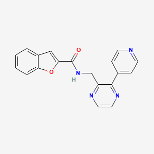 molecular formula C19H14N4O2 B2359344 N-((3-(pyridin-4-yl)pyrazin-2-yl)methyl)benzofuran-2-carboxamide CAS No. 2034236-38-7