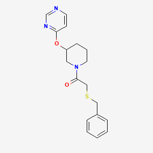 molecular formula C18H21N3O2S B2364631 2-(Benzylthio)-1-(3-(pyrimidin-4-yloxy)piperidin-1-yl)ethanone CAS No. 2034332-00-6