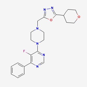 molecular formula C22H25FN6O2 B2365398 2-[[4-(5-Fluoro-6-phenylpyrimidin-4-yl)piperazin-1-yl]methyl]-5-(oxan-4-yl)-1,3,4-oxadiazole CAS No. 2380034-29-5