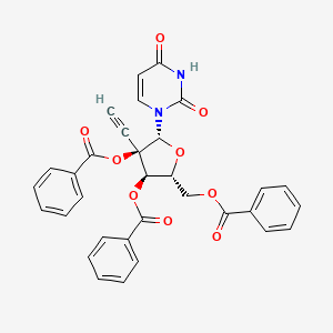 molecular formula C32H24N2O9 B2365507 (2R,3R,4R,5R)-5-((苯甲酰氧基)甲基)-2-(2,4-二氧代-3,4-二氢嘧啶-1(2H)-基)-3-乙炔基四氢呋喃-3,4-二基二苯甲酸酯 CAS No. 1443997-55-4