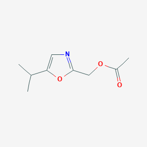molecular formula C9H13NO3 B2366099 [5-(Propan-2-yl)-1,3-oxazol-2-yl]methyl acetate CAS No. 1872770-76-7