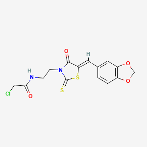 molecular formula C15H13ClN2O4S2 B2366607 N-[2-[(5Z)-5-(1,3-benzodioxol-5-ylmethylidene)-4-oxo-2-sulfanylidene-1,3-thiazolidin-3-yl]ethyl]-2-chloroacetamide CAS No. 885524-38-9