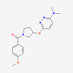 molecular formula C18H22N4O3 B2367639 (3-((6-(Dimethylamino)pyridazin-3-yl)oxy)pyrrolidin-1-yl)(4-methoxyphenyl)methanone CAS No. 2034249-92-6