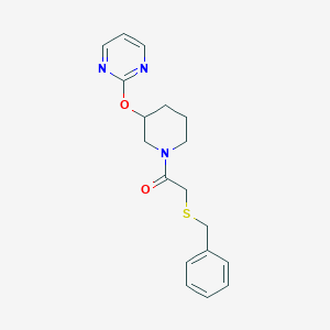 molecular formula C18H21N3O2S B2367874 2-(Benzylthio)-1-(3-(pyrimidin-2-yloxy)piperidin-1-yl)ethanone CAS No. 2034278-31-2