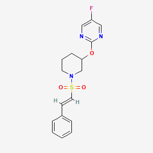 molecular formula C17H18FN3O3S B2369887 (E)-5-fluoro-2-((1-(styrylsulfonyl)piperidin-3-yl)oxy)pyrimidine CAS No. 2035001-76-2