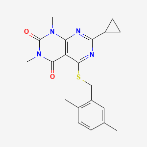 molecular formula C20H22N4O2S B2370345 7-cyclopropyl-5-{[(2,5-dimethylphenyl)methyl]sulfanyl}-1,3-dimethyl-1H,2H,3H,4H-[1,3]diazino[4,5-d]pyrimidine-2,4-dione CAS No. 906227-91-6