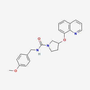 molecular formula C22H23N3O3 B2372581 N-(4-methoxybenzyl)-3-(quinolin-8-yloxy)pyrrolidine-1-carboxamide CAS No. 2034494-81-8