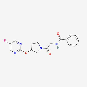 molecular formula C17H17FN4O3 B2372634 N-(2-(3-((5-fluoropyrimidin-2-yl)oxy)pyrrolidin-1-yl)-2-oxoethyl)benzamide CAS No. 2034317-82-1