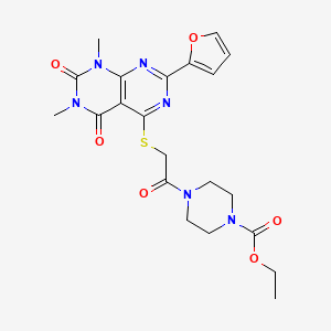 molecular formula C21H24N6O6S B2375882 Ethyl 4-(2-((2-(furan-2-yl)-6,8-dimethyl-5,7-dioxo-5,6,7,8-tetrahydropyrimido[4,5-d]pyrimidin-4-yl)thio)acetyl)piperazine-1-carboxylate CAS No. 847190-87-8