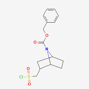 molecular formula C15H18ClNO4S B2376643 Benzyl 2-((chlorosulfonyl)methyl)-7-azabicyclo[2.2.1]heptane-7-carboxylate CAS No. 2172152-64-4