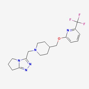 molecular formula C18H22F3N5O B2377397 2-{[1-({5H,6H,7H-吡咯并[2,1-c][1,2,4]三唑-3-基}甲基)哌啶-4-基]甲氧基}-6-(三氟甲基)吡啶 CAS No. 2198305-43-8