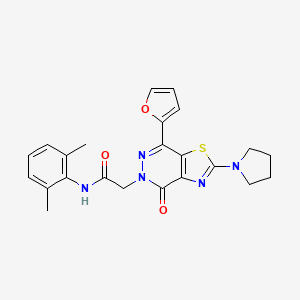 N-(2,6-dimethylphenyl)-2-(7-(furan-2-yl)-4-oxo-2-(pyrrolidin-1-yl)thiazolo[4,5-d]pyridazin-5(4H)-yl)acetamide
